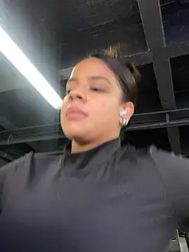 Snapshot of trianawhite chatting on 24, 2, 2025 trianawhite online show from 24, 2, 2025