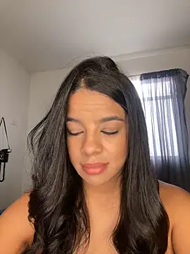 Snapshot of trianawhite chatting on 7, 11, 2025 trianawhite online show from 7, 11, 2025