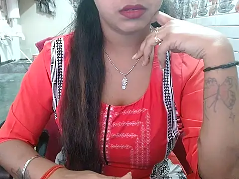 LovingPihu online show from 5, 4, 2026