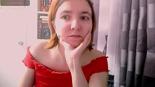 Snapshot of BrattyFoxyGirl chatting on 7, 12, 2024 BrattyFoxyGirl online show from 7, 12, 2024