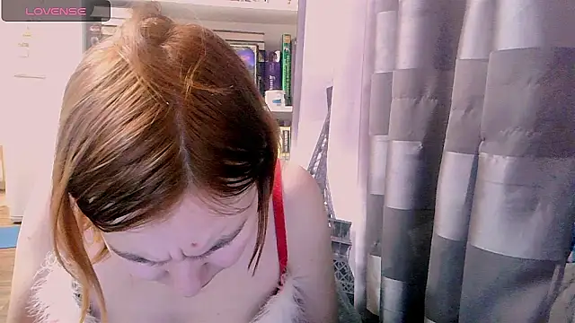 Snapshot of BrattyFoxyGirl chatting on 25, 12, 2024 BrattyFoxyGirl online show from 25, 12, 2024