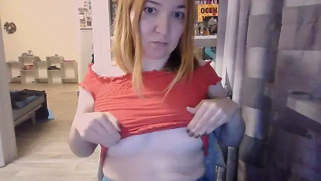 Snapshot of BrattyFoxyGirl chatting on 16, 10, 2025 BrattyFoxyGirl online show from 16, 10, 2025