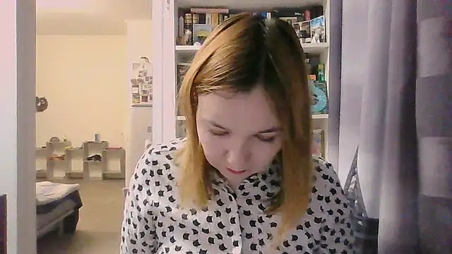 Snapshot of BrattyFoxyGirl chatting on 7, 11, 2025 BrattyFoxyGirl online show from 7, 11, 2025