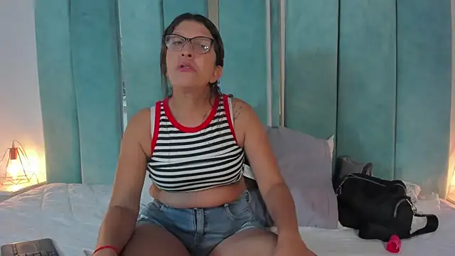 Keyla Milf online show from 3, 2, 2026