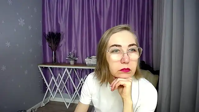 Snapshot of queen_a_n_i chatting on 2, 5, 2026 queen a n i online show from 2, 5, 2026