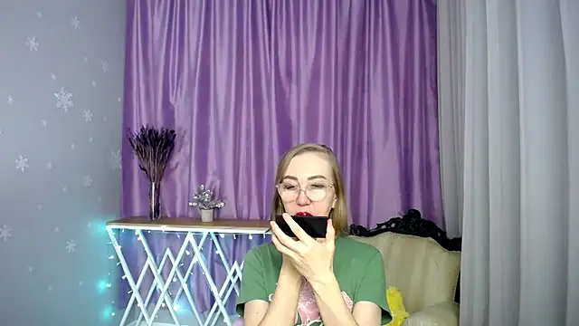 Snapshot of queen_a_n_i chatting on 6, 5, 2026 queen a n i online show from 6, 5, 2026