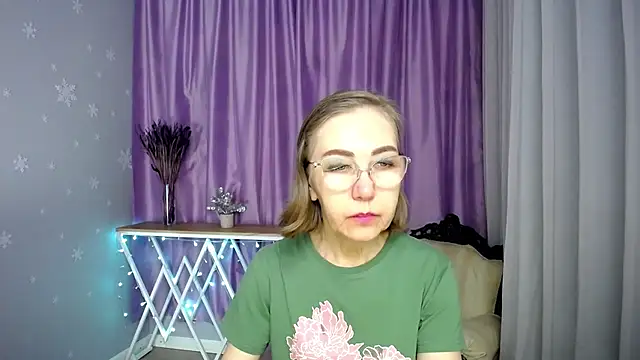 Snapshot of queen_a_n_i chatting on 7, 5, 2026 queen a n i online show from 7, 5, 2026