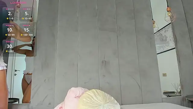 Naila18 online show from 13, 9, 2025