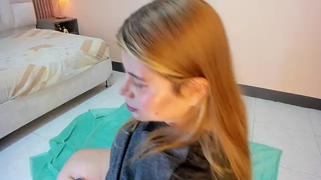 EYMI TOMSOM online show from 28, 10, 2025