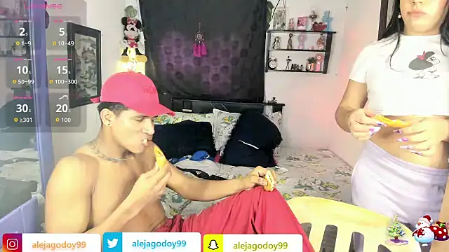 Snapshot of kimgodoy chatting on 13, 12, 2025 kimgodoy online show from 13, 12, 2025