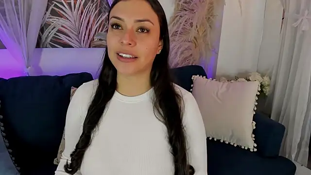 Nicolle W online show from 6, 5, 2026