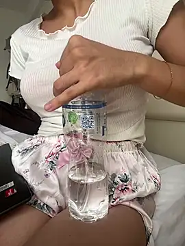 Snapshot of DulceMya6 chatting on 10, 3, 2026 DulceMya6 online show from 10, 3, 2026