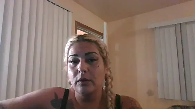 ShineyQuinn online show from 27, 5, 2026