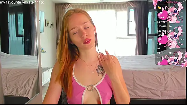 Snapshot of Hot_Mia_ chatting on 25, 9, 2025 Hot Mia online show from 25, 9, 2025