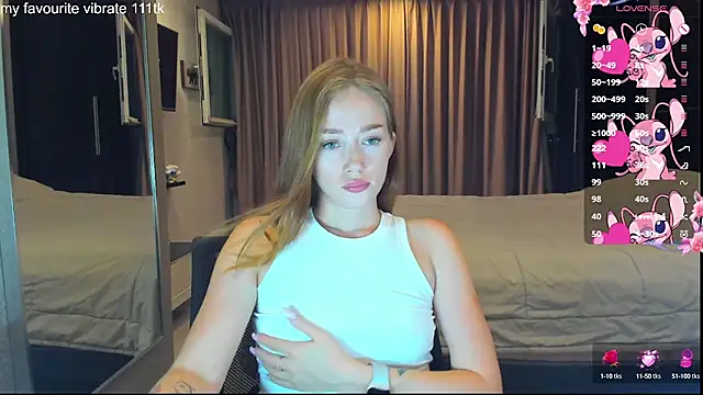 Snapshot of Hot_Mia_ chatting on 27, 9, 2025 Hot Mia online show from 27, 9, 2025