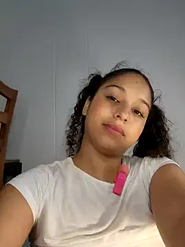 Snapshot of Shara_dreams chatting on 14, 1, 2025 Shara dreams online show from 14, 1, 2025