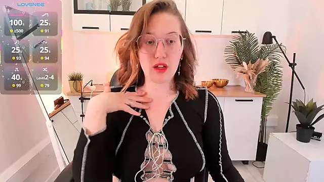 Charmy Gracy online show from 4, 3, 2026