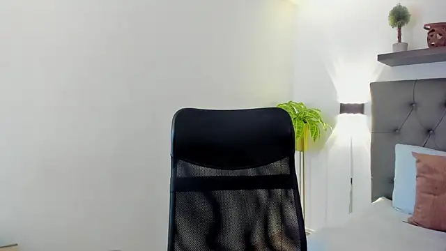 Snapshot of bella_99_ chatting on 9, 4, 2026 bella 99 online show from 9, 4, 2026