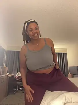 Snapshot of HEARTBREAKBRE chatting on 24, 2, 2026 HEARTBREAKBRE online show from 24, 2, 2026