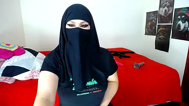 Snapshot of evelyn__salah chatting on 8, 12, 2024 evelyn  salah online show from 8, 12, 2024
