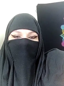 Snapshot of evelyn__salah chatting on 22, 10, 2025 evelyn  salah online show from 22, 10, 2025