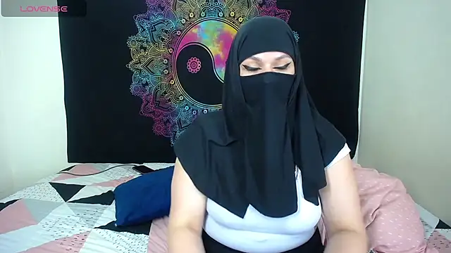 Snapshot of evelyn__salah chatting on 26, 10, 2025 evelyn  salah online show from 26, 10, 2025