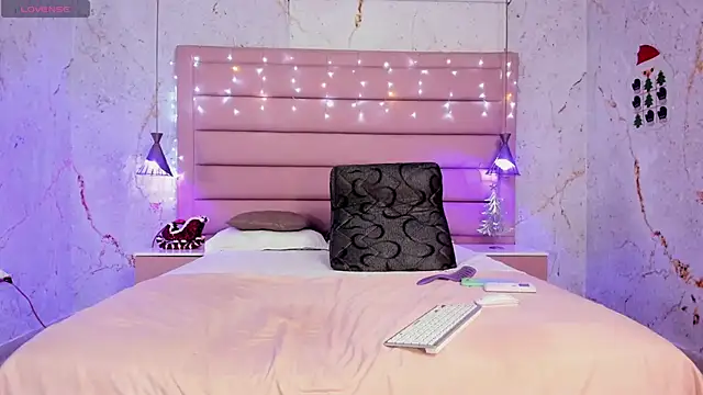 Snapshot of Scarleett_22 chatting on 4, 1, 2025 Scarleett 22 online show from 4, 1, 2025