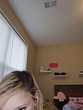 AmethystFoxx online show from 17, 6, 2026