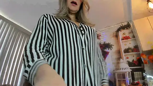 Snapshot of ashleymilf_1 chatting on 16, 12, 2025 ashleymilf 1 online show from 16, 12, 2025