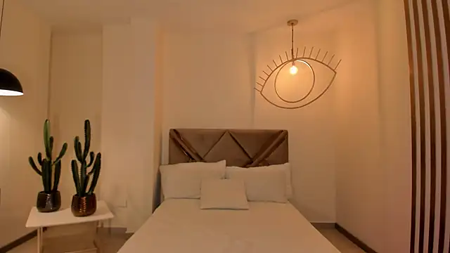 NaomiSainz online show from 16, 3, 2025