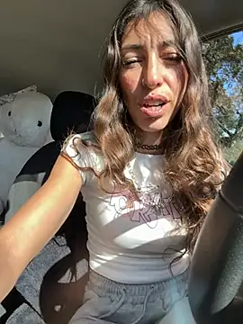 Snapshot of amanilouve chatting on 2, 4, 2026 amanilouve online show from 2, 4, 2026