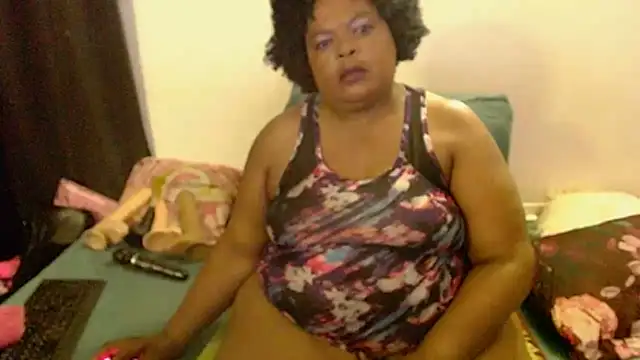 Snapshot of MatureBootyBabe4Uxx chatting on 20, 12, 2025 MatureBootyBabe4Uxx online show from 20, 12, 2025