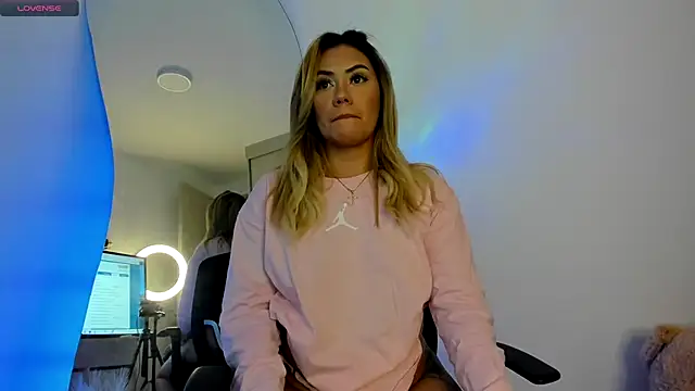 SussiVega online show from 3, 3, 2025