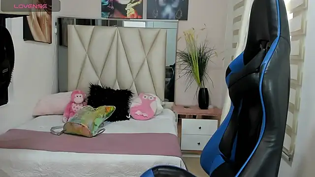 Snapshot of lady_Ary_xx chatting on 7, 1, 2025 lady Ary xx online show from 7, 1, 2025