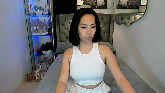 Snapshot of reighnempress chatting on 5, 2, 2026 reighnempress online show from 5, 2, 2026