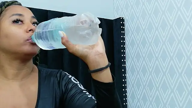 Snapshot of colombiamommy chatting on 8, 4, 2026 colombiamommy online show from 8, 4, 2026