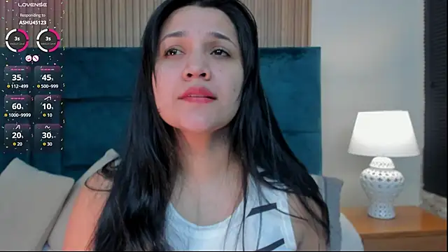 Snapshot of Kareena_chopra chatting on 27, 6, 2026 Kareena chopra online show from 27, 6, 2026