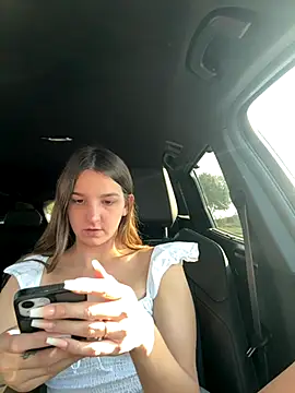 DoriDeluxe66 online show from 17, 9, 2025