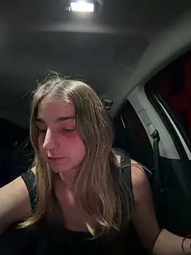 Snapshot of DoriDeluxe66 chatting on 27, 3, 2026 DoriDeluxe66 online show from 27, 3, 2026