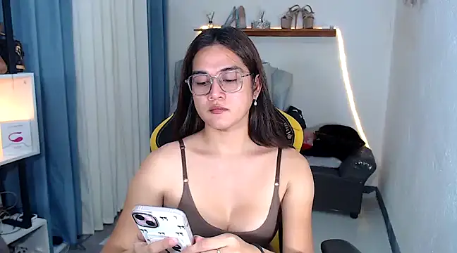 Snapshot of MarieLoveGlamorous chatting on 1, 2, 2025 MarieLoveGlamorous online show from 1, 2, 2025