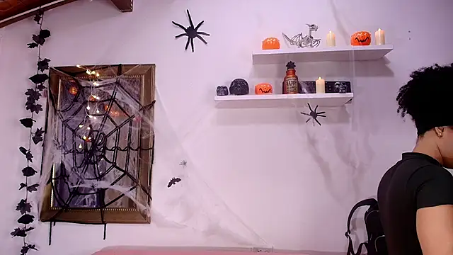 Snapshot of naia_blessed chatting on 14, 10, 2025 naia blessed online show from 14, 10, 2025