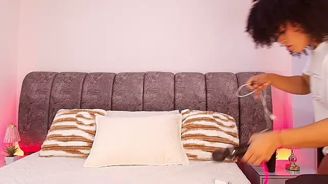 Snapshot of naia_blessed chatting on 11, 11, 2025 naia blessed online show from 11, 11, 2025