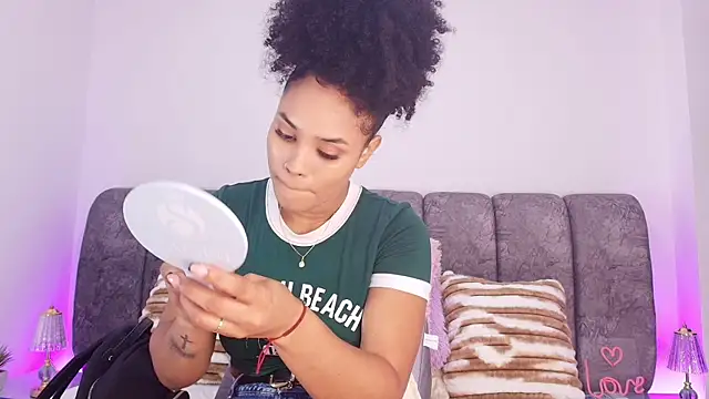 Snapshot of naia_blessed chatting on 15, 11, 2025 naia blessed online show from 15, 11, 2025