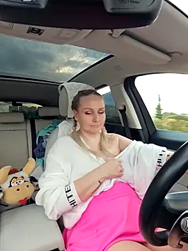 Snapshot of Bondgirl_013 chatting on 28, 9, 2025 Bondgirl 013 online show from 28, 9, 2025