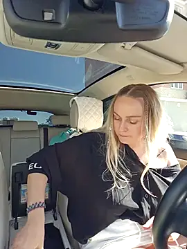 Snapshot of Bondgirl_013 chatting on 4, 10, 2025 Bondgirl 013 online show from 4, 10, 2025