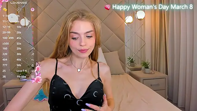 Snapshot of sayl0r_moon chatting on 7, 3, 2025 sayl0r moon online show from 7, 3, 2025