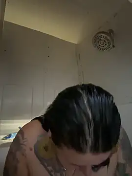 Snapshot of evacheers chatting on 23, 10, 2025 evacheers online show from 23, 10, 2025