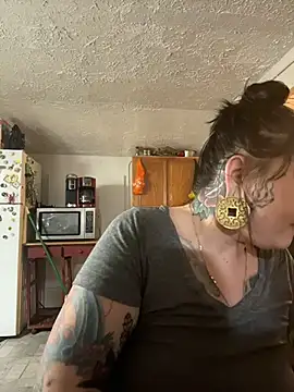 Snapshot of evacheers chatting on 23, 12, 2025 evacheers online show from 23, 12, 2025