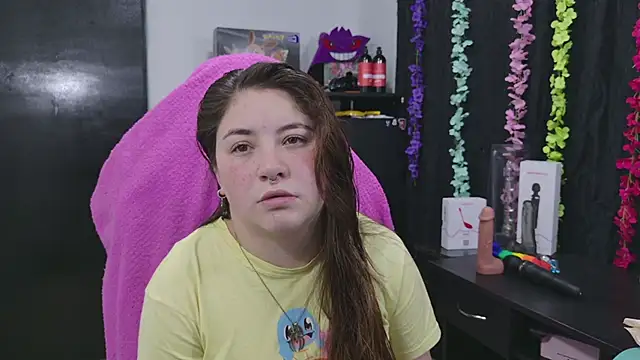 Snapshot of ann_bronw chatting on 16, 12, 2025 ann bronw online show from 16, 12, 2025