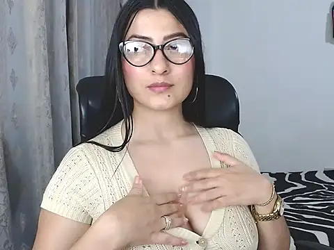 SavannaEvans001 online show from 10, 3, 2026